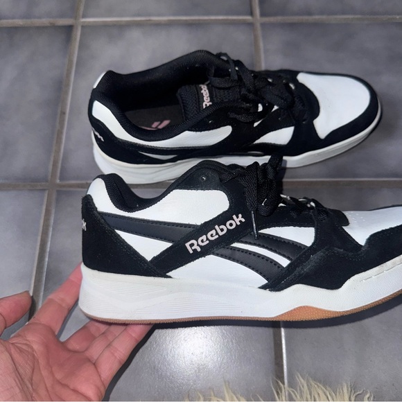 Reebok dust 7.5 women’s Classic Black and White Athletic Shoes retro - Picture 7 of 12